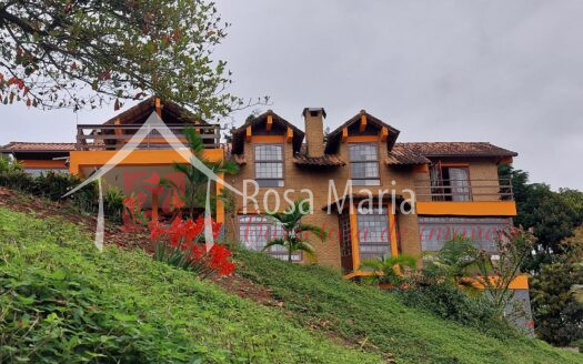 Belíssima propriedade rural em Amparo AAR 056