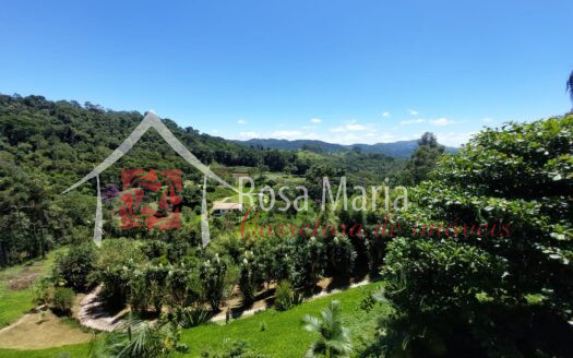 Belíssima propriedade rural em Amparo AAR 056